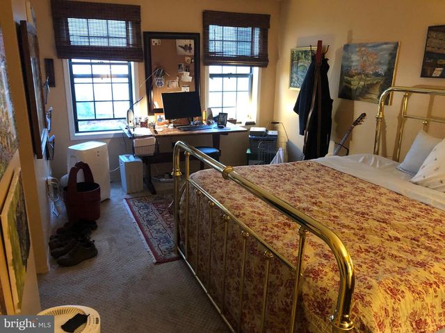 6 LAKE VIEW TER, Columbus, NJ 08022