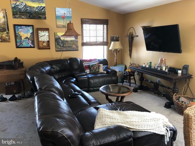 6 LAKE VIEW TER, Columbus, NJ 08022