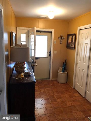 6 LAKE VIEW TER, Columbus, NJ 08022