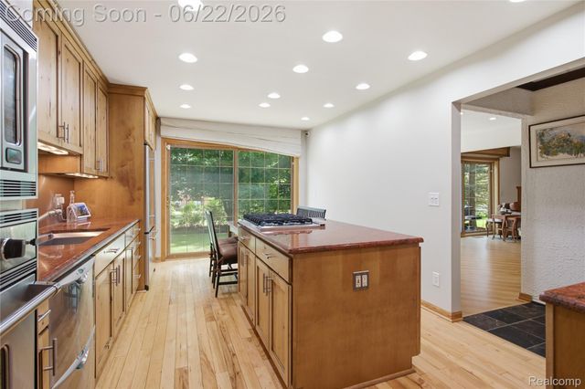 28143 W 12 Mile Road, Farmington Hills, MI 48334