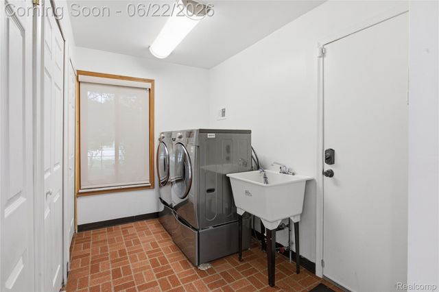 28143 W 12 Mile Road, Farmington Hills, MI 48334