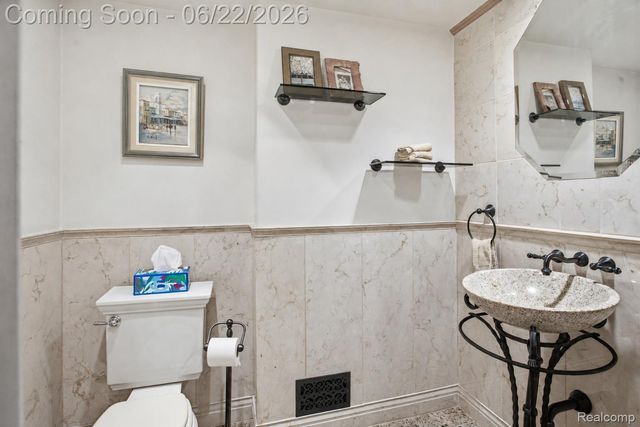 28143 W 12 Mile Road, Farmington Hills, MI 48334