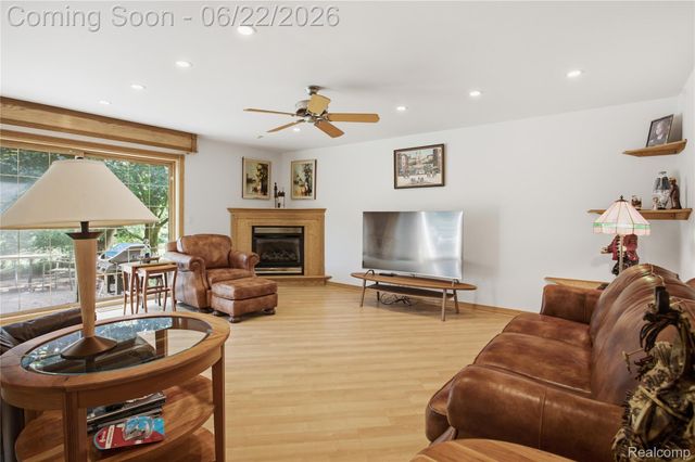 28143 W 12 Mile Road, Farmington Hills, MI 48334