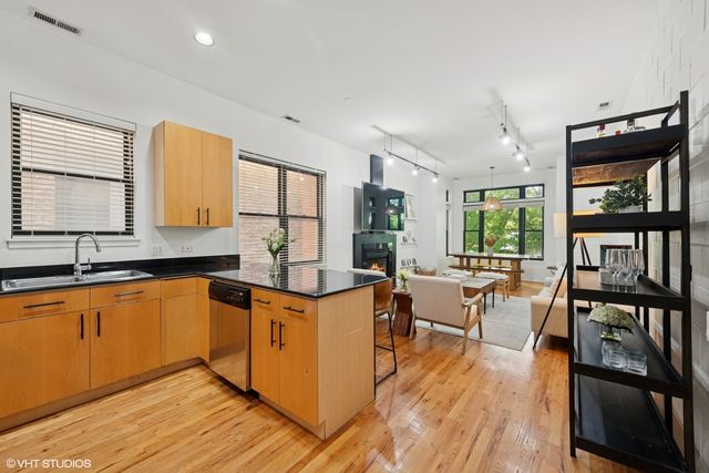 2031 W EVERGREEN Avenue 2W, Chicago, IL 60622