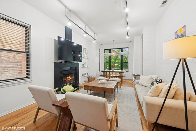 2031 W EVERGREEN Avenue 2W, Chicago, IL 60622