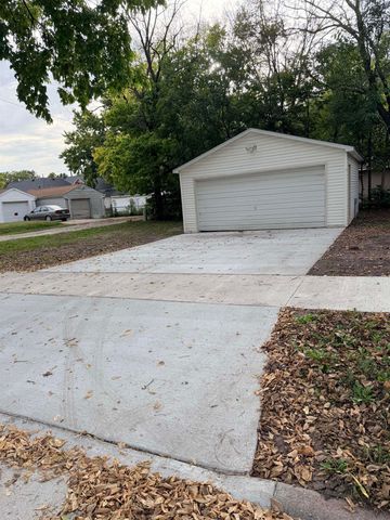 725 Lincoln Street, Waterloo, IA 50703