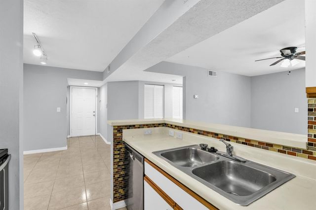 3995 W Mcnab Road B205, Pompano Beach, FL 33069