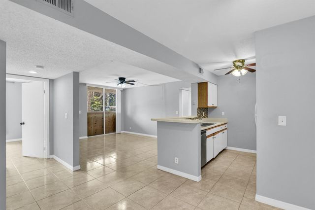 3995 W Mcnab Road B205, Pompano Beach, FL 33069