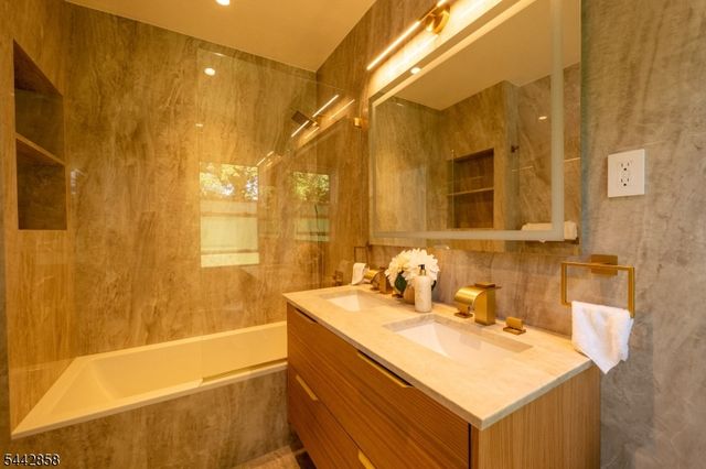 155 Waldo Pl, Englewood City, NJ 07631