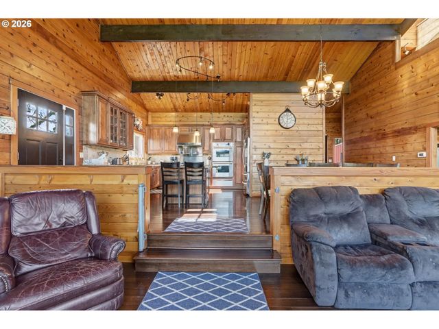 9915 MARQUAM Cir, Molalla, OR 97038