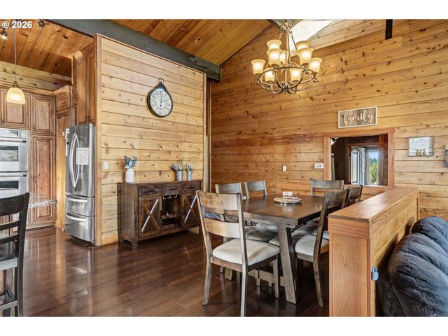 9915 MARQUAM Cir, Molalla, OR 97038