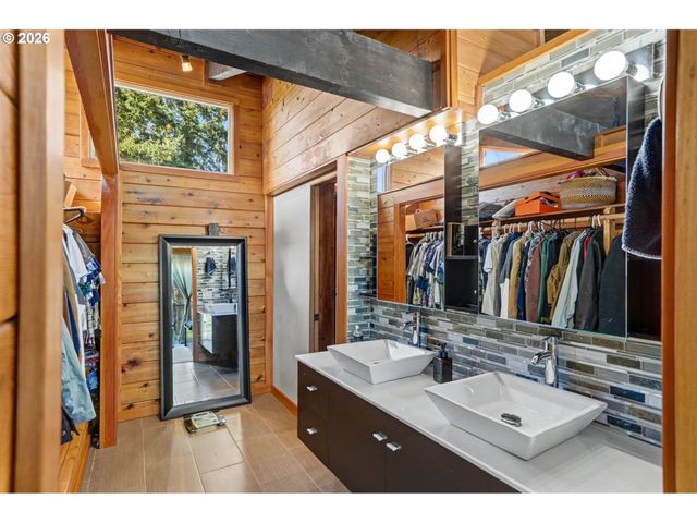 9915 MARQUAM Cir, Molalla, OR 97038