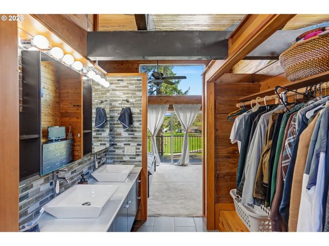 9915 MARQUAM Cir, Molalla, OR 97038