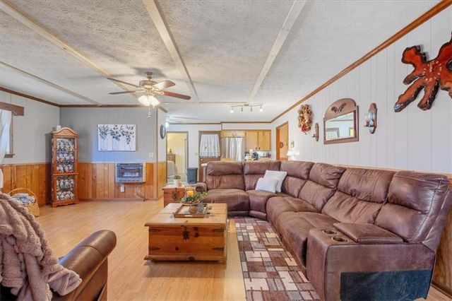 463 Compton SE Road, Silver Creek, GA 30173