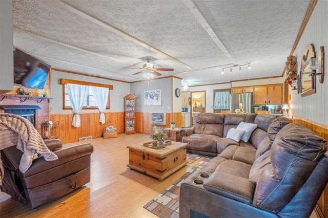 463 Compton SE Road, Silver Creek, GA 30173