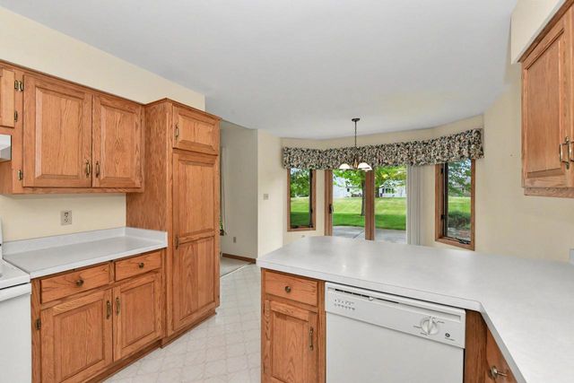 N22W26761 Shooting Star ROAD, Pewaukee, WI 53072