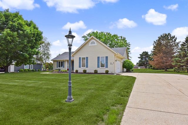 N22W26761 Shooting Star ROAD, Pewaukee, WI 53072