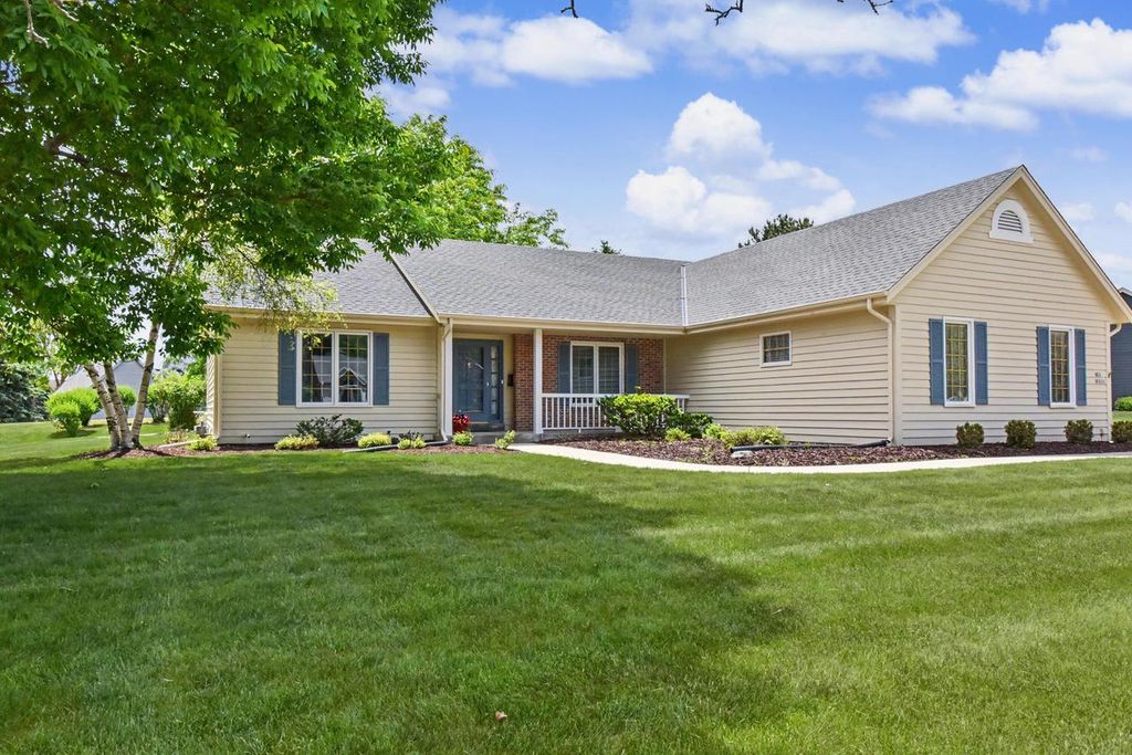 N22W26761 Shooting Star ROAD, Pewaukee, WI 53072