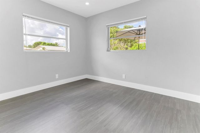7609 NW 70 Avenue, Tamarac, FL 33321