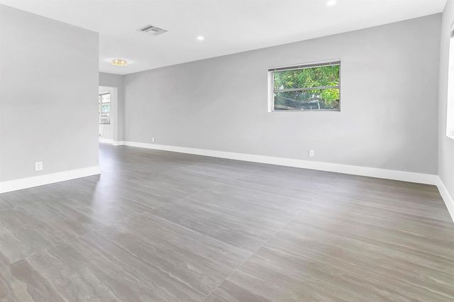7609 NW 70 Avenue, Tamarac, FL 33321