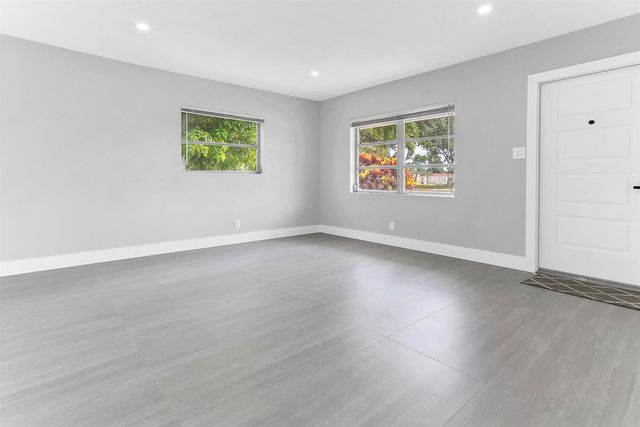 7609 NW 70 Avenue, Tamarac, FL 33321