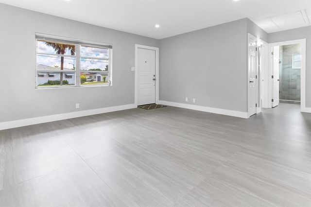 7609 NW 70 Avenue, Tamarac, FL 33321