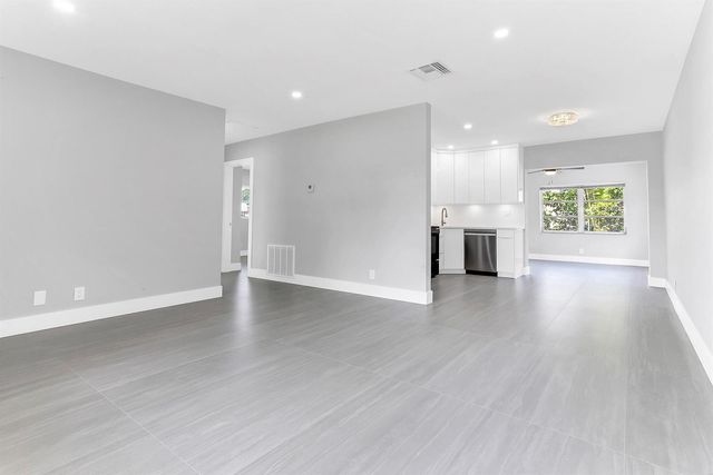 7609 NW 70 Avenue, Tamarac, FL 33321