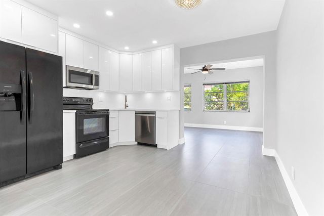 7609 NW 70 Avenue, Tamarac, FL 33321
