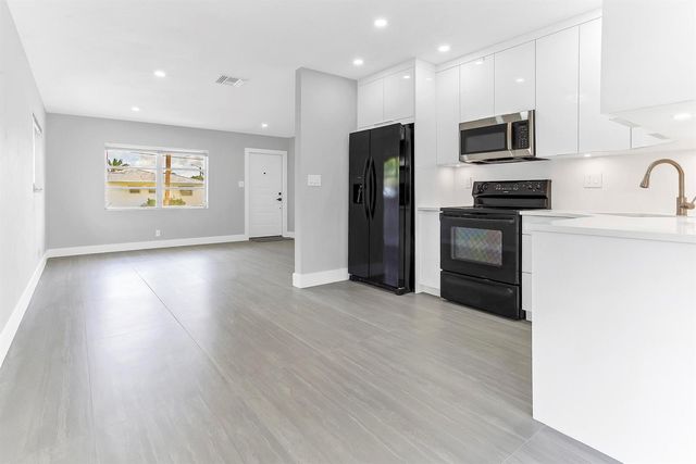 7609 NW 70 Avenue, Tamarac, FL 33321