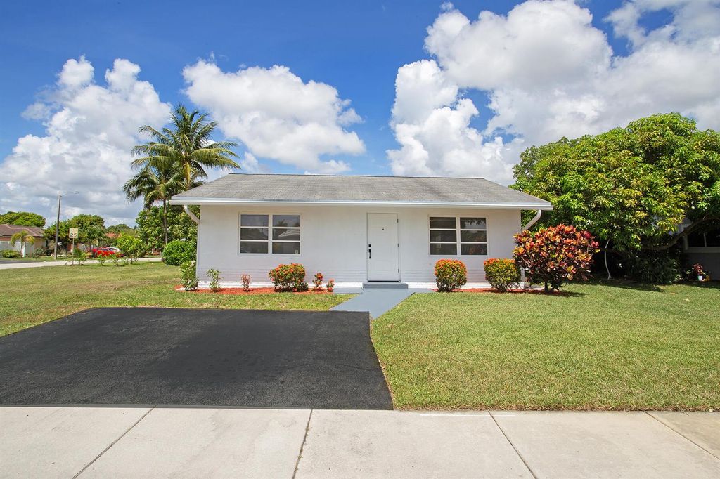 7609 NW 70 Avenue, Tamarac, FL 33321