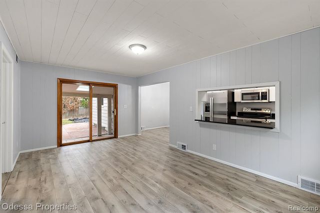 32038 Pembroke Street, Livonia, MI 48152