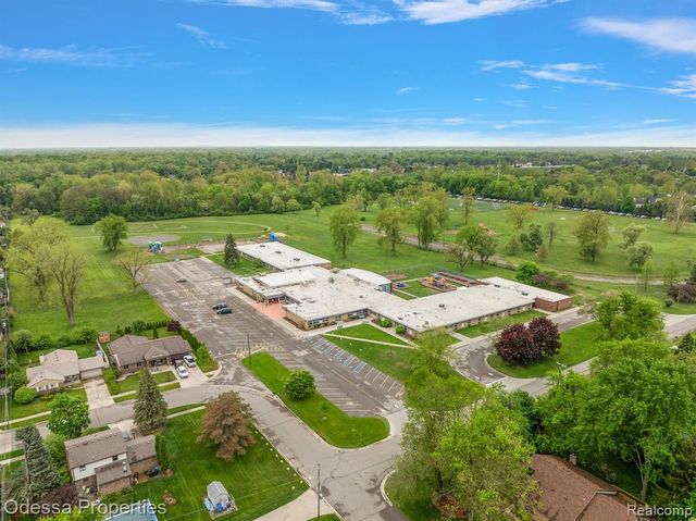 32038 Pembroke Street, Livonia, MI 48152