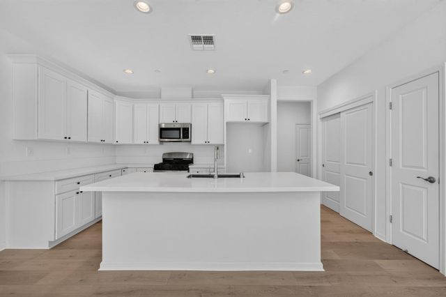 551 Fox Hunt Way, Rio Linda, CA 95673