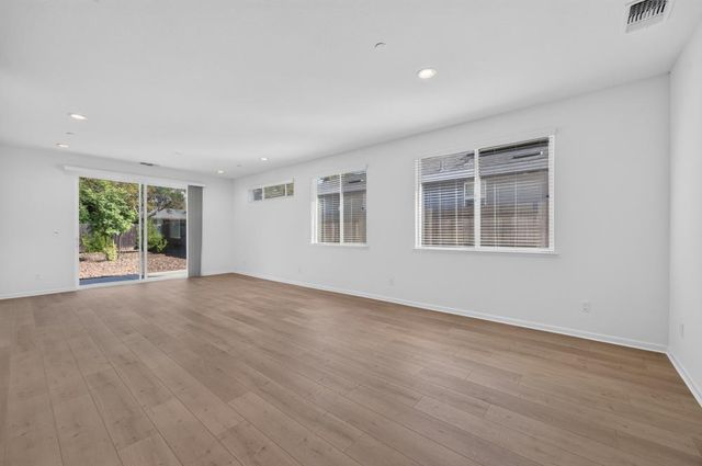 551 Fox Hunt Way, Rio Linda, CA 95673
