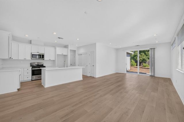 551 Fox Hunt Way, Rio Linda, CA 95673