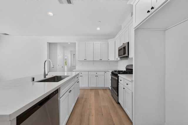 551 Fox Hunt Way, Rio Linda, CA 95673