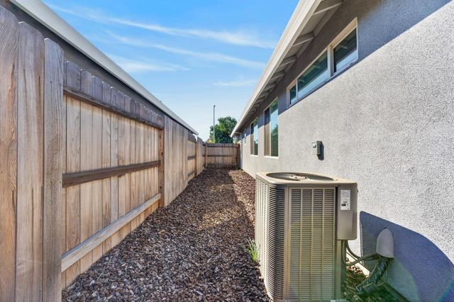 551 Fox Hunt Way, Rio Linda, CA 95673