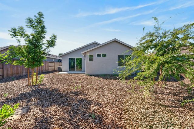 551 Fox Hunt Way, Rio Linda, CA 95673