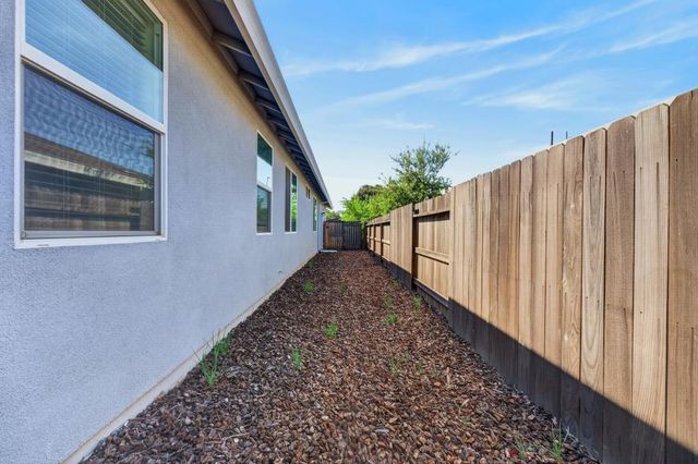 551 Fox Hunt Way, Rio Linda, CA 95673