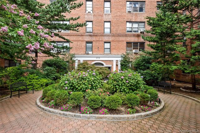 67-35 Yellowstone Boulevard 6A, Forest Hills, NY 11375