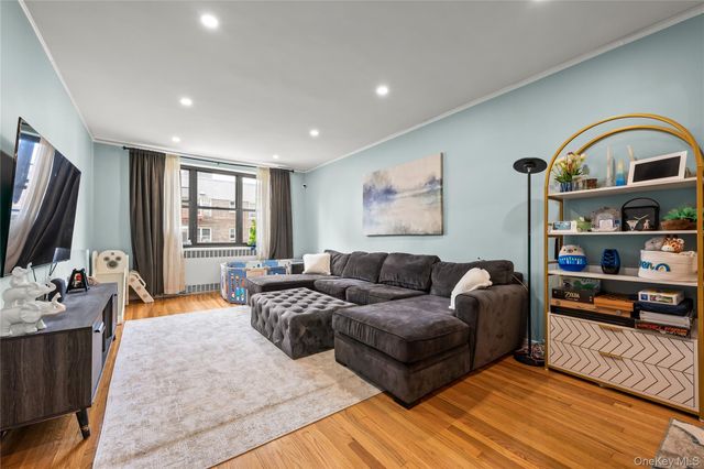 67-35 Yellowstone Boulevard 6A, Forest Hills, NY 11375