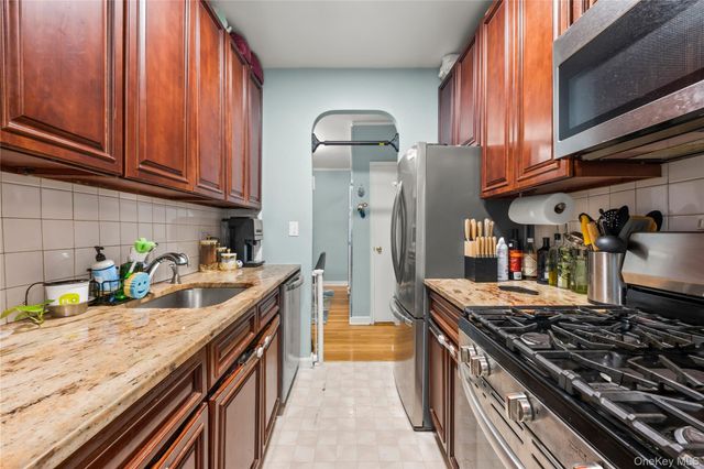 67-35 Yellowstone Boulevard 6A, Forest Hills, NY 11375