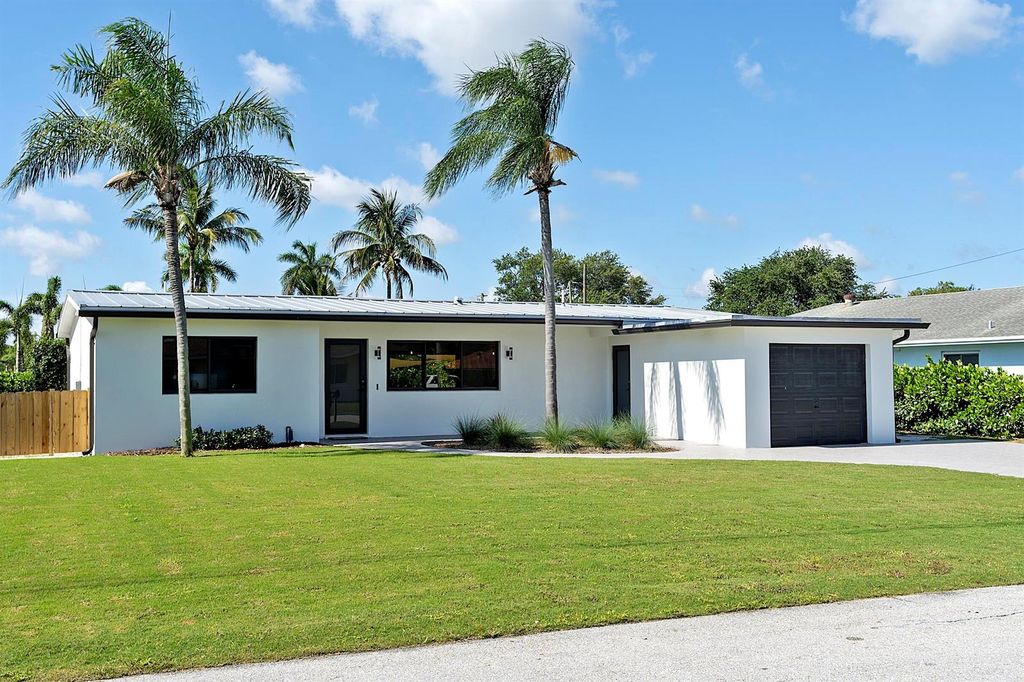 1510 Carandis Circle, Lake Clarke Shores, FL 33406