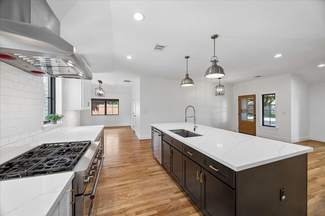 2319 Cheshire Lane, Houston, TX 77018