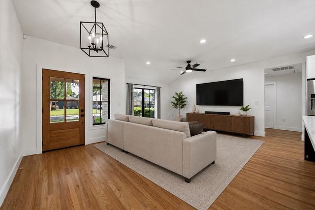 2319 Cheshire Lane, Houston, TX 77018