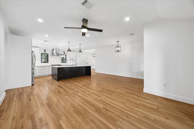 2319 Cheshire Lane, Houston, TX 77018