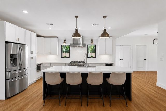 2319 Cheshire Lane, Houston, TX 77018