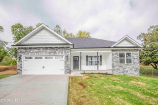 914 McAdoo St, Clinton, TN 37716