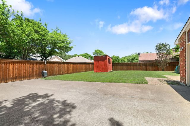 1037 Whitewater Trail, Desoto, TX 75115