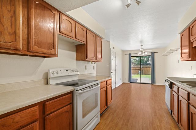 1037 Whitewater Trail, Desoto, TX 75115